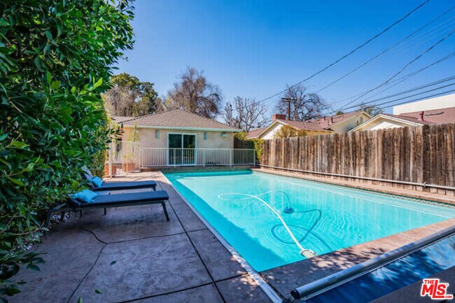 Building Photo - 4240 MATILIJA Ave