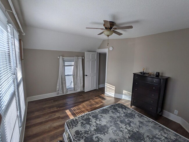 Foto del edificio - 902-904 W Locust St