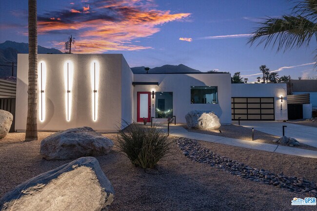 Building Photo - 2719 N Junipero Ave