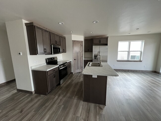 Building Photo - 213 Kamps St