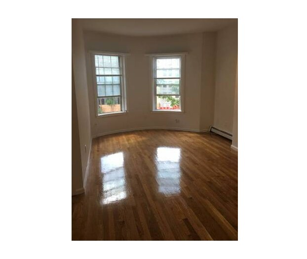 Foto principal - 61 S Huntington Ave