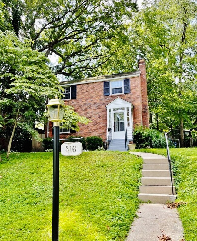 Building Photo - 3 Bedroom in Woodmoor available ASAP!!