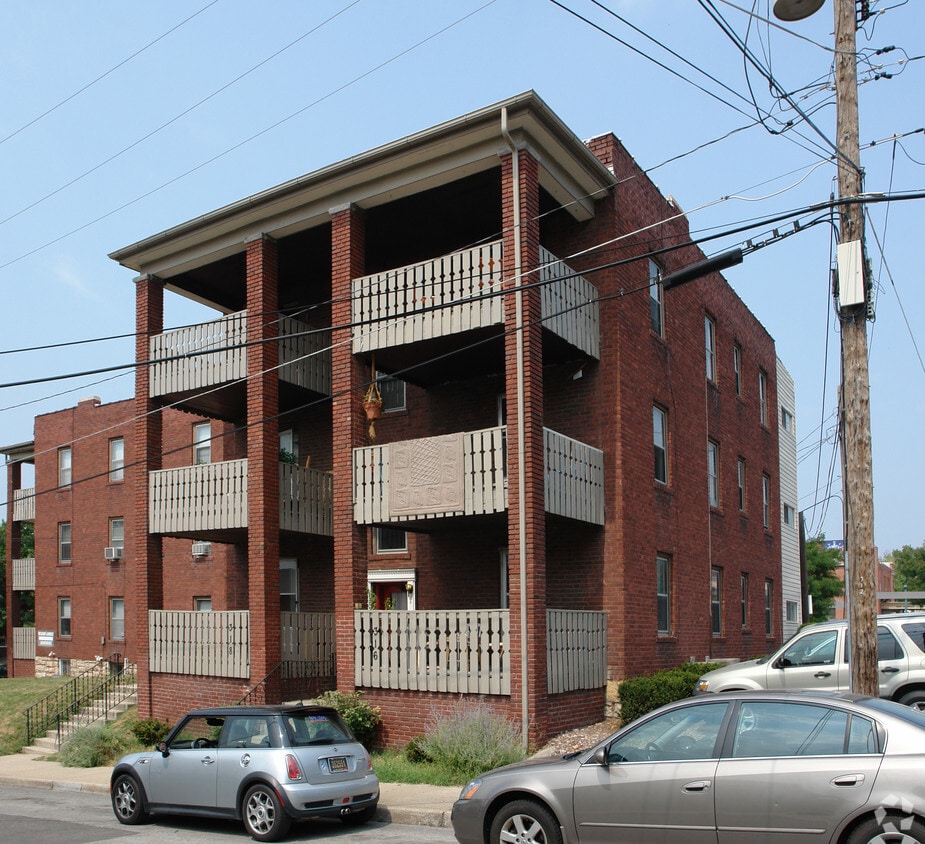 Building Photo - 316-318 Lawrence Ave