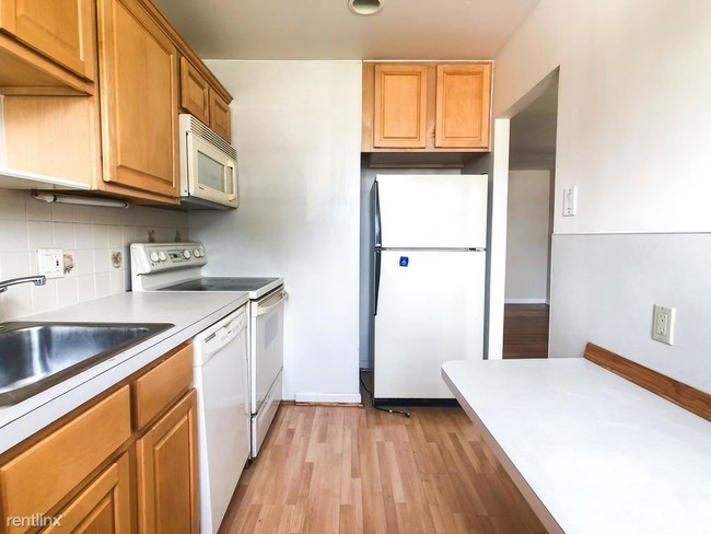Building Photo - 3 br, 1 bath Apartment - 249 Hoffman Rd