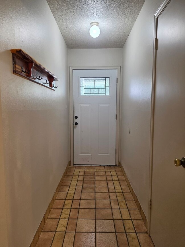 Building Photo - Cute 4 bedroom home in Shawnee