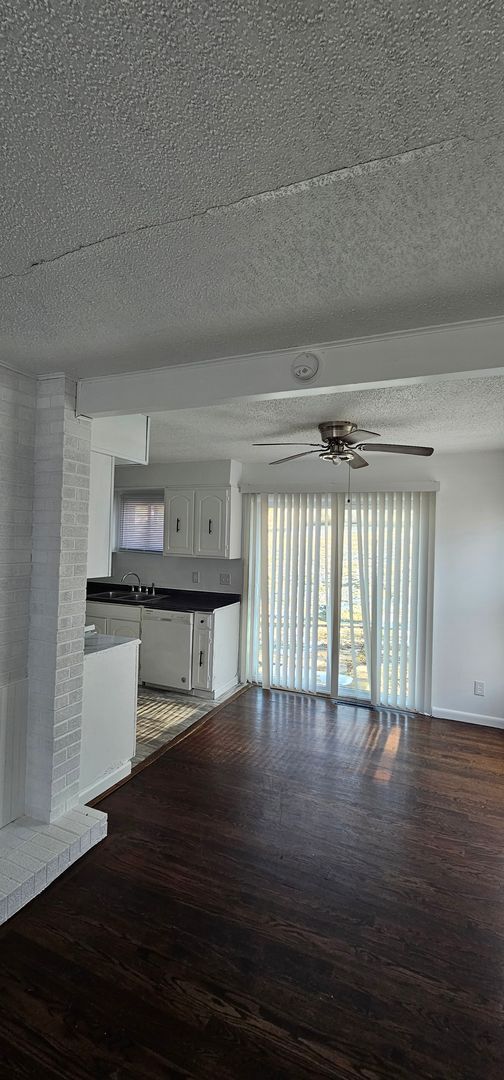 Building Photo - Refreshed crisp and clean! Welcome home