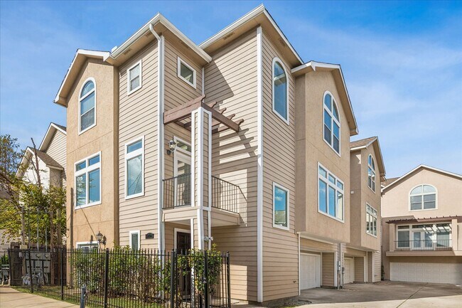 Building Photo - 5210 Petty St