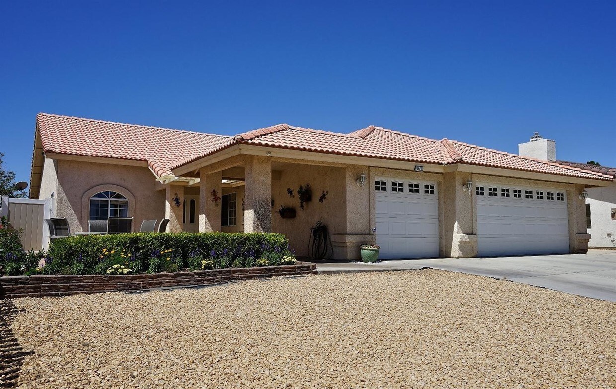 14495 Schooner Dr, Helendale, CA 92342 House for Rent in Helendale