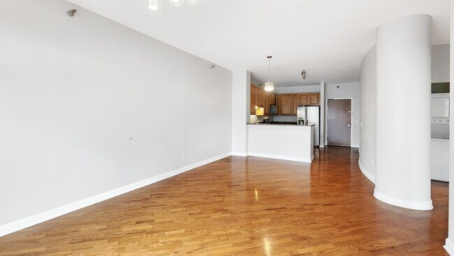 Building Photo - 1322 S Prairie Ave