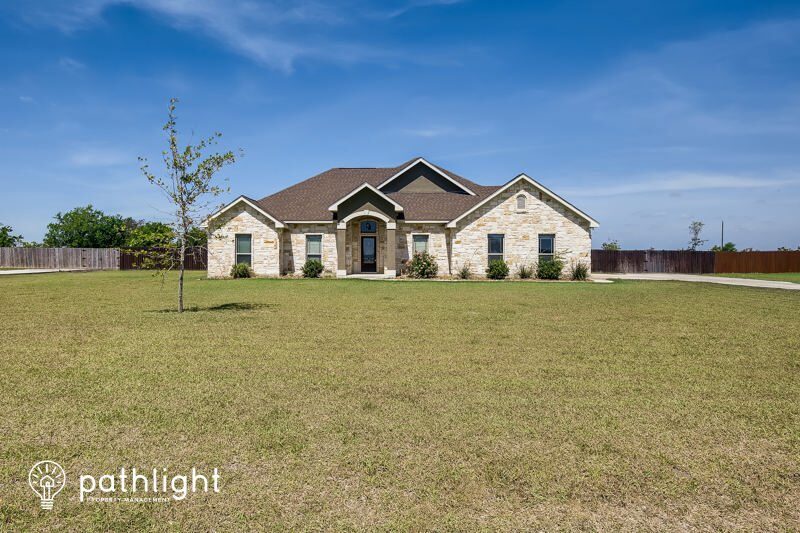 Foto principal - 128 Haycraft Blvd, Marion, TX, 78124