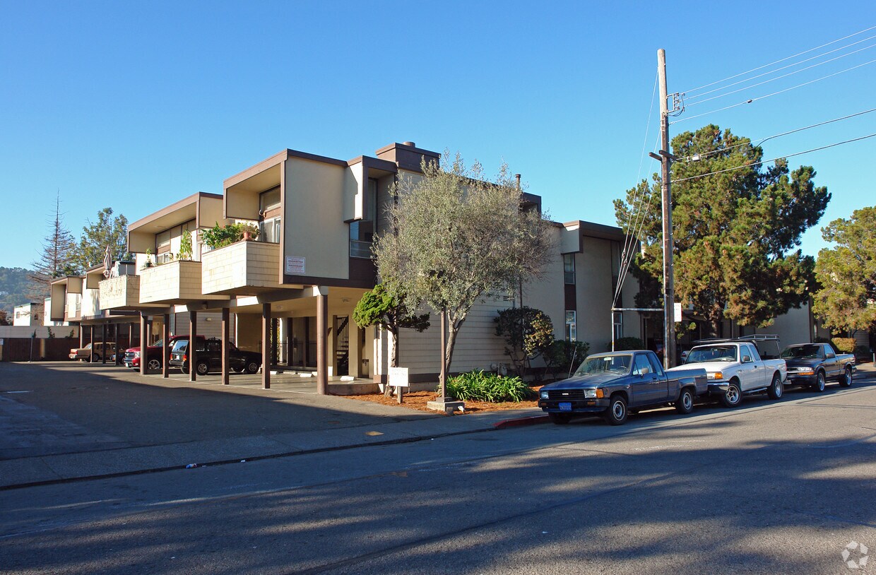 Building Photo - Marina Village Apartments
