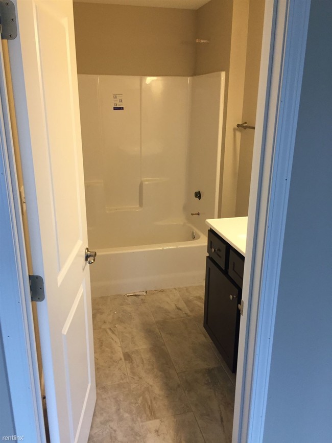 Building Photo - 1473 Village Cir Dr
