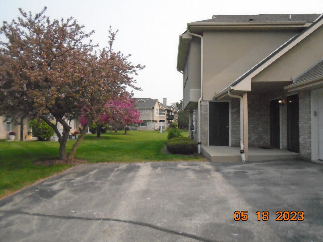 Primary Photo - 9032 W Elm Ct