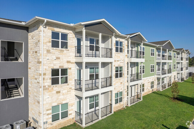 Foto del edificio - Enclave at Lake Pointe Senior Community