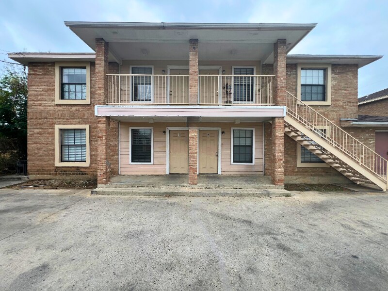 Foto principal - 301 E Locust St