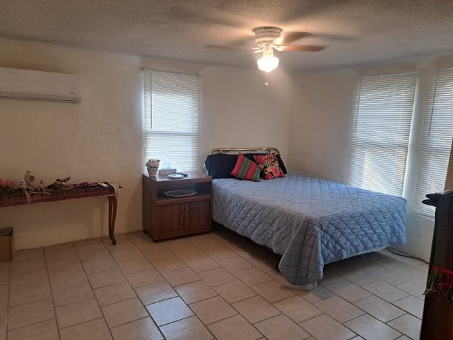 Foto del edificio - 7817 West Dr