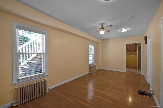 Foto del edificio - 1330 Mayflower Ave