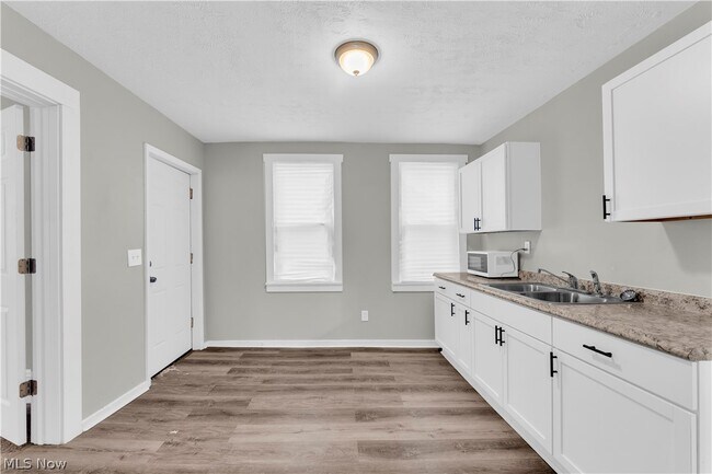 Foto del edificio - 3607 Sackett Ave