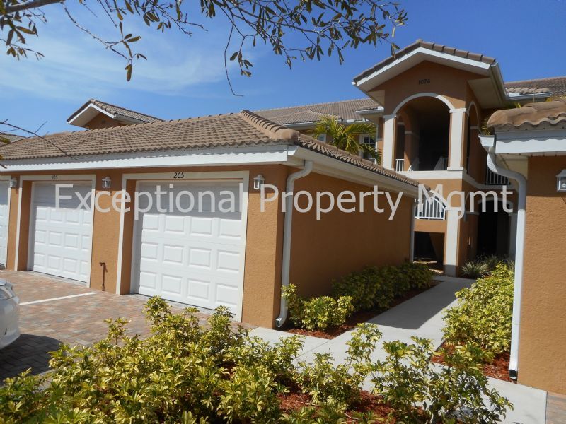 Foto principal - 2 Bedroom with DEN and a GARAGE!