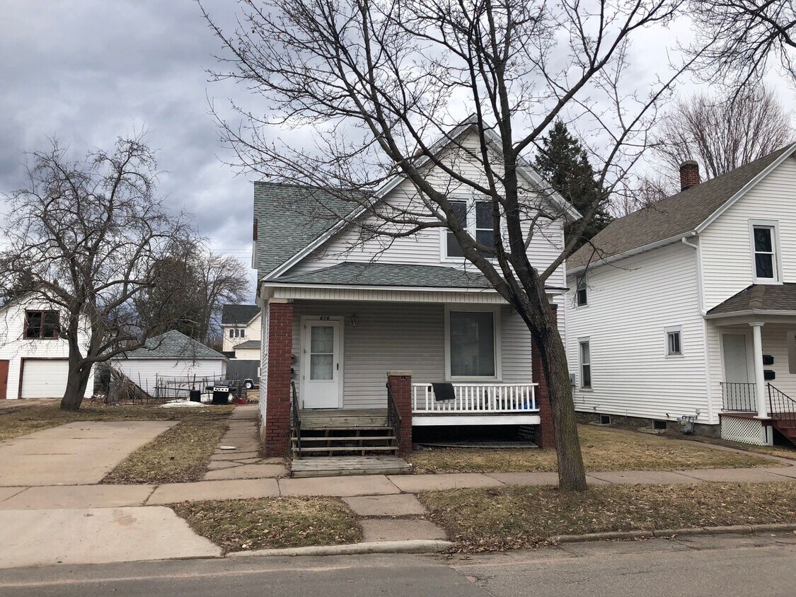 616 Fulton St Unit 616 1/2, Wausau, WI 54403 Room for Rent in Wausau