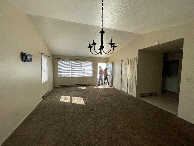 Building Photo - 1383 Red Tail Hawk Dr