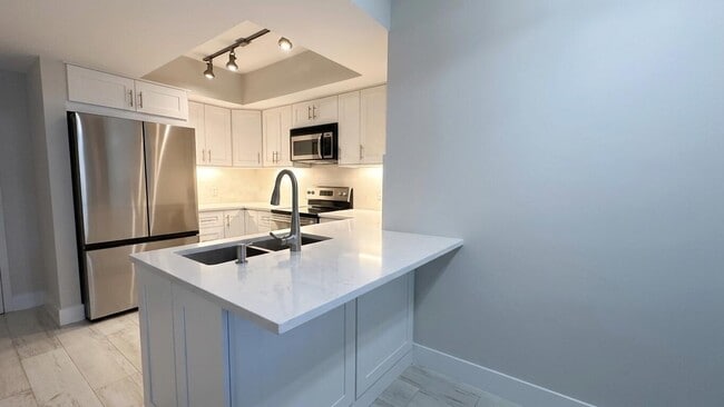 Building Photo - 403 S Sapodilla Ave