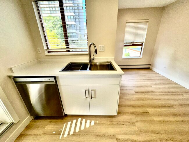 Photo du bâtiment - 612 Fifth Av