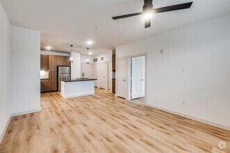 Building Photo - 512 N Ewing Ave