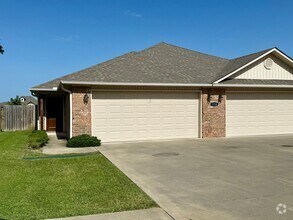 Building Photo - 6515 Phoenix Ave
