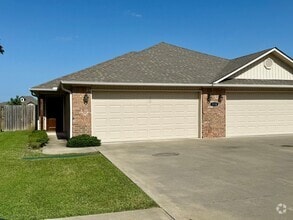 Building Photo - 6515 Phoenix Ave