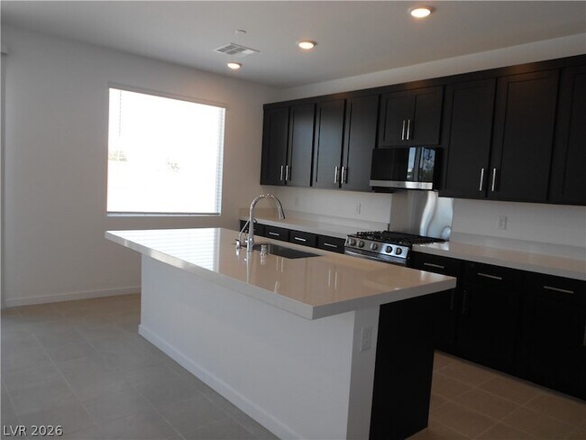 Building Photo - 324 Lupton Ave