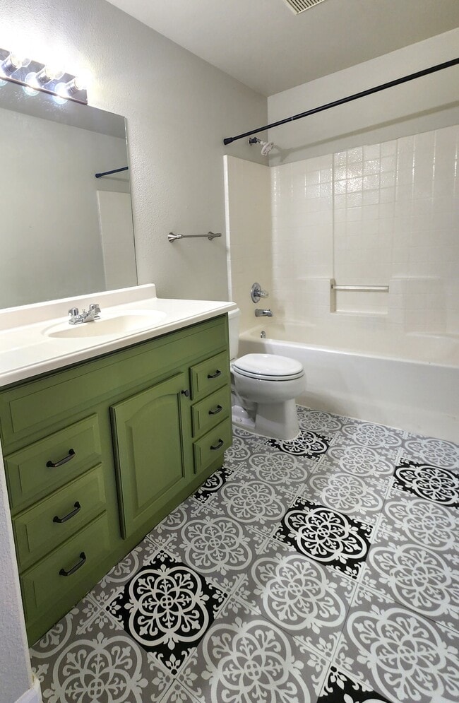 Building Photo - 3846 E Canyon Ranch Rd