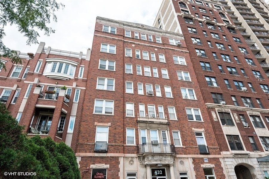 Primary Photo - 432 W Belmont Ave