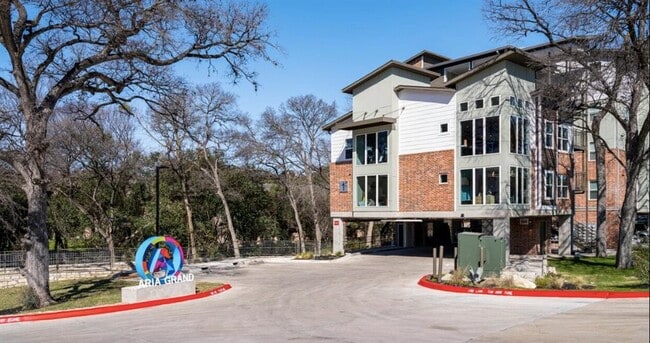 Foto del edificio - 1800 S I- 35 Service Rd