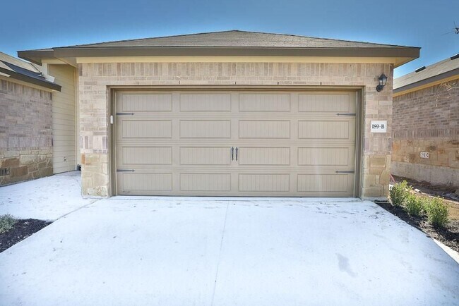 Foto del edificio - 189 Joanne Lp