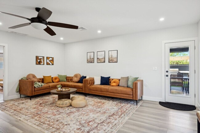 Foto del edificio - 636 E 6th Pl