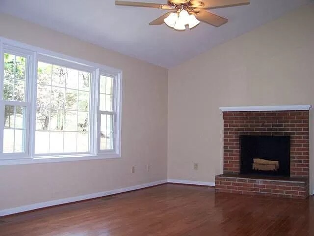 Foto del edificio - 302 Little Cir