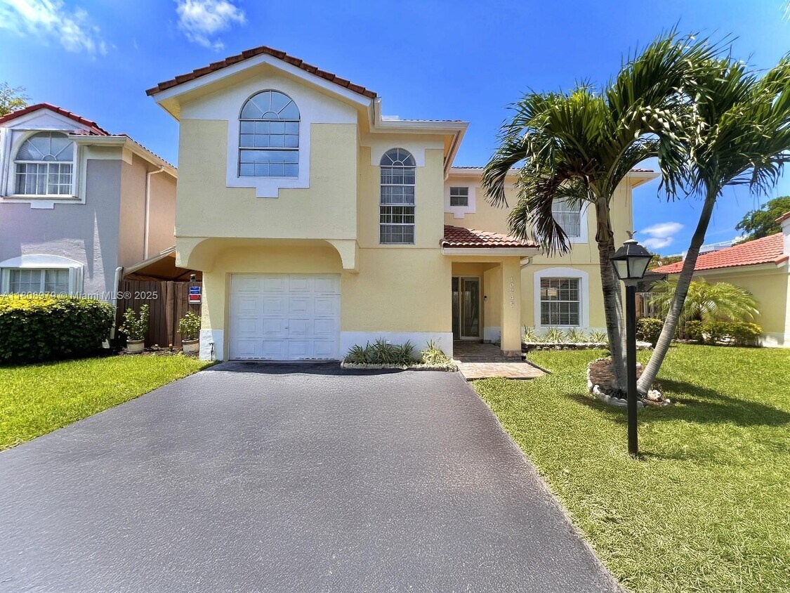 Primary Photo - 10245 NW 57th St