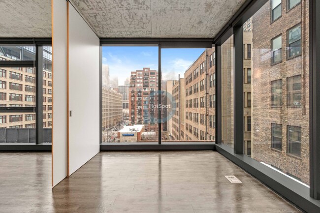 Building Photo - 725 S Clark St