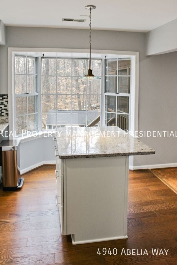 Foto del edificio - 4940 Abelia Way