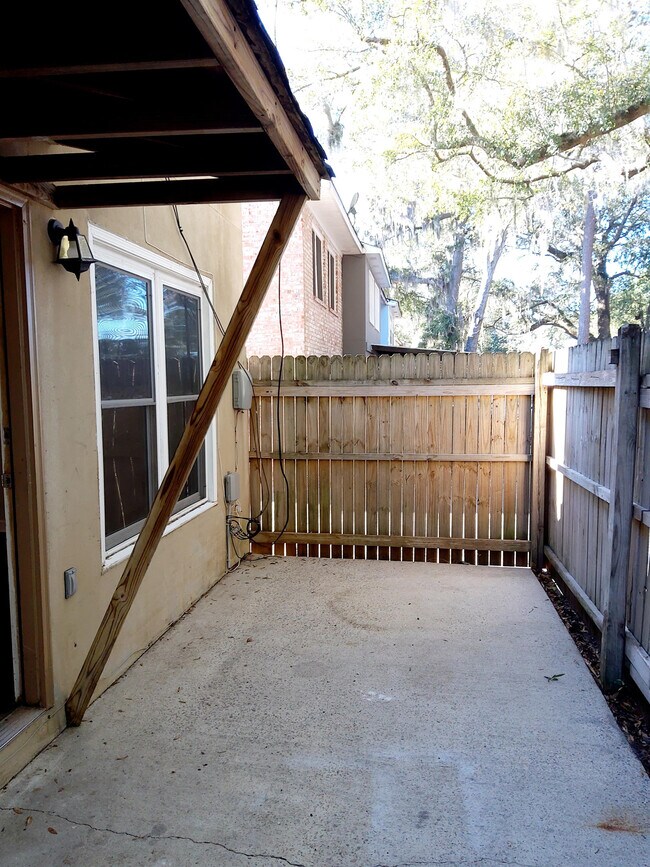 Building Photo - 1086 Shadow Dr