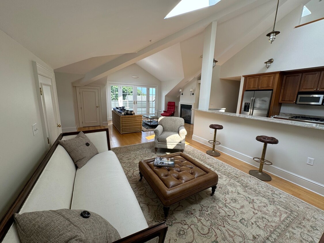 Primary Photo - ***NEW TO MARKET*** Penthouse at Marblehea...