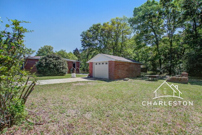Building Photo - 200 Easy St - Available Now!
