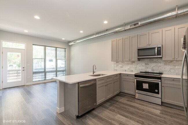 Foto del edificio - 8917 Grant Ave