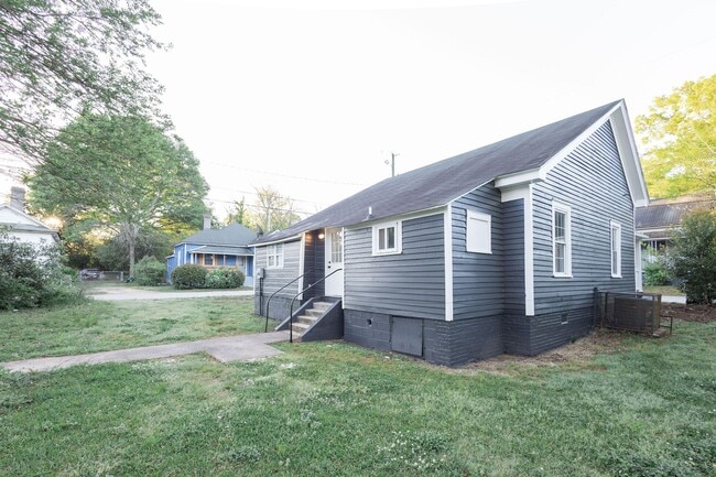 Building Photo - COMING SOON: Modern 2BR Upgrade Near Downtown – Move-In Ready + $500 Off!