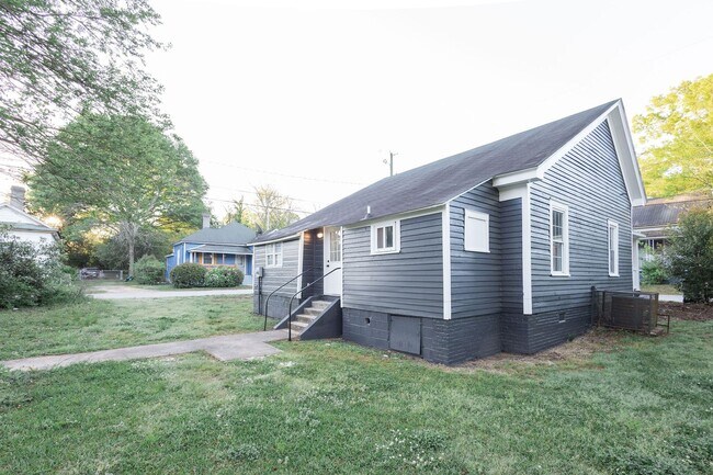 Foto del edificio - COMING SOON: Modern 2BR Upgrade Near Downtown – Move-In Ready + $500 Off!