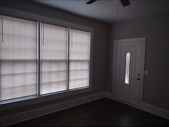 Living room - 920 Lamore St