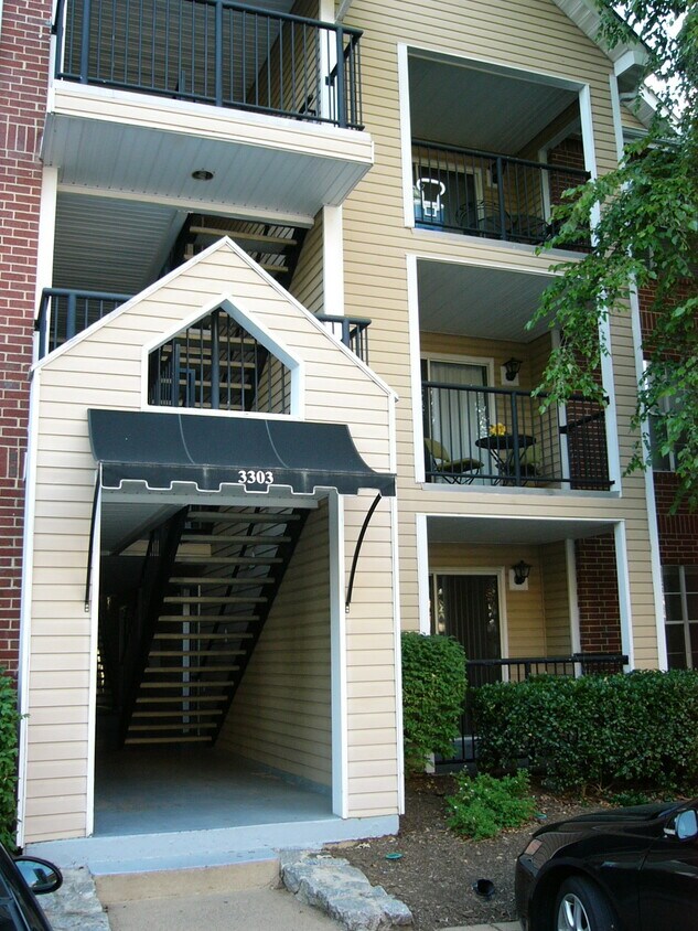 Entry to apt with patio - 3303 Wyndham Cir