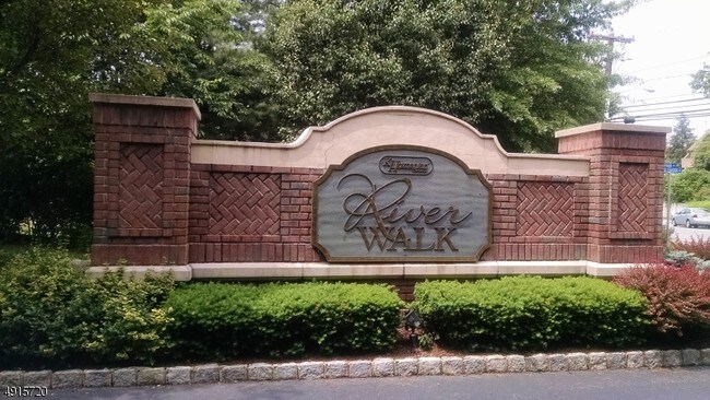Building Photo - 106 Pebble Brook Dr