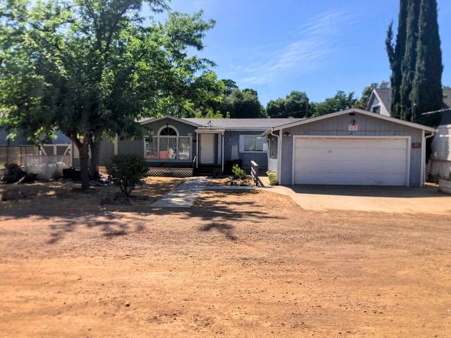 Building Photo - 3315 Lilac Ave